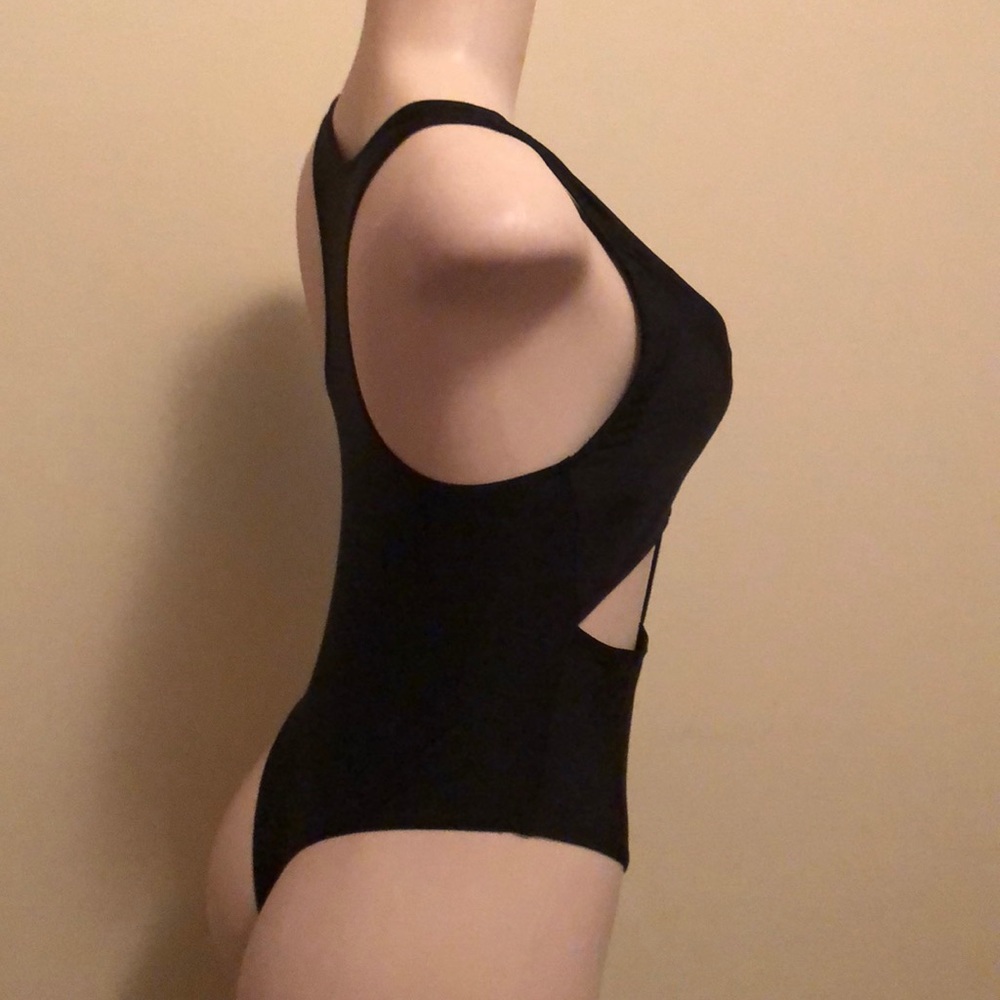 Swimsuit ๐ - Picture 5 of 6